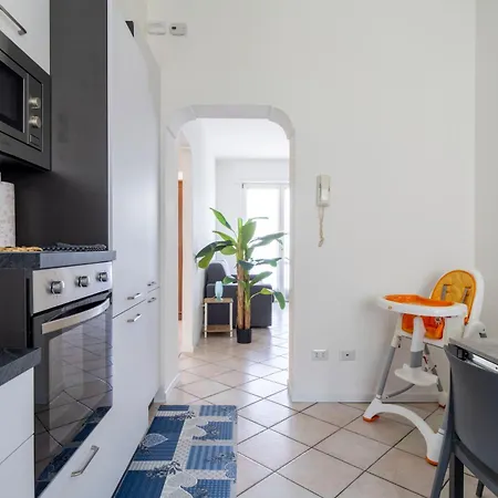 Aurora House - Balcone Vista - Parking Rezzonico
